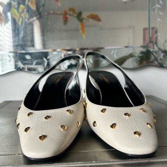 Saint Laurent Paris // Saint Laurent Carole 60 studded leather slingback pumps. - Picture 3 of 11